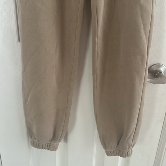 NWT SOLD OUT ESPRESSO TAUPE ☕️ ESSENTIALS SWEATPANTS SIZE XXS - Picture 4 of 6